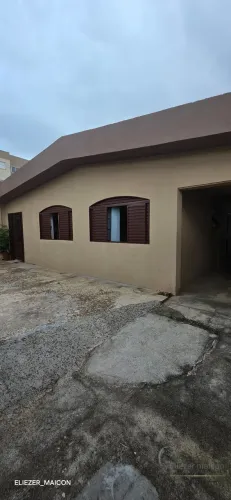 Casa à Venda com 4 quartos no bairro conjunto habitacional em Poços de Caldas