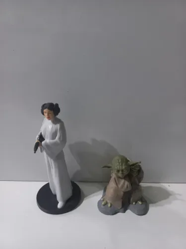 Miniatura Star Wars Mestre Yoda e Princesa Leia