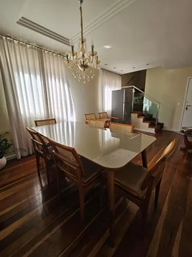 Linda sala de jantar com 6 cadeiras. Móvel semi novo, Excelente qualidade da Marrocos int