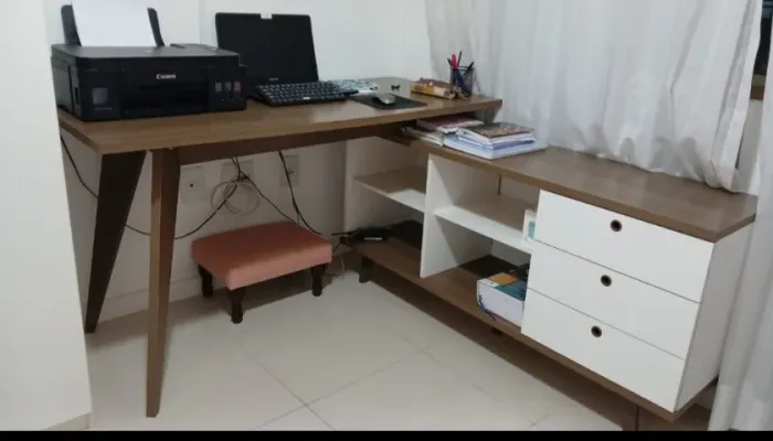 Mesa escrivaninha em L
