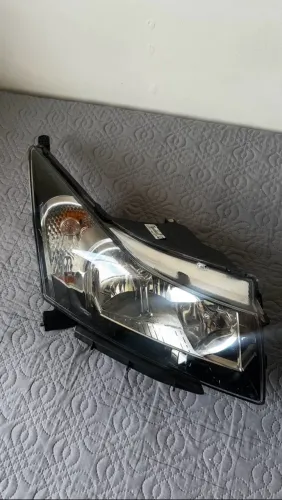 VENDO PAR DE FARÓIS CHEVROLET CRUZE 