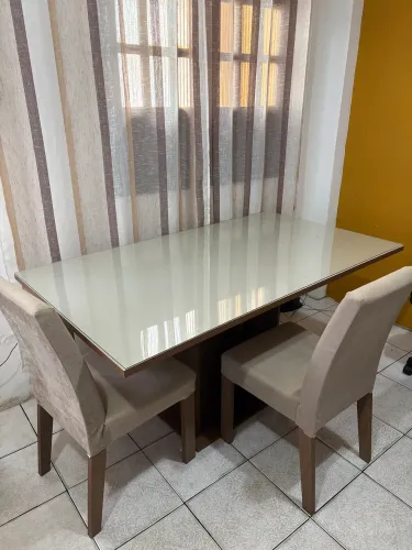 MESA GRANDE 4 CADEIRAS TAMPO DE VIDRO