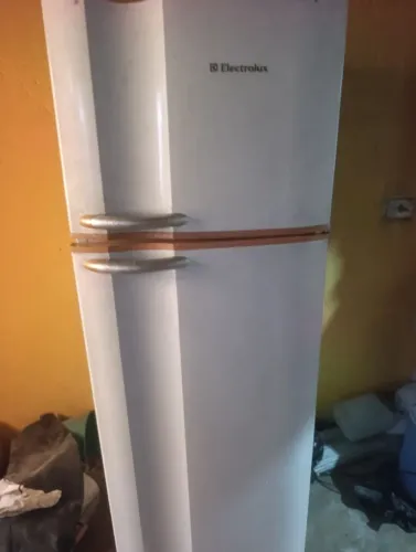 Vendo geladeira toda boa 500