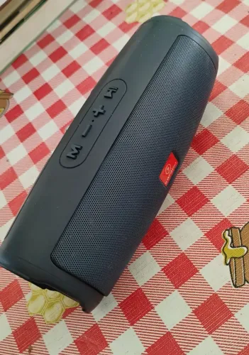 Caixa de som JBL charge 2