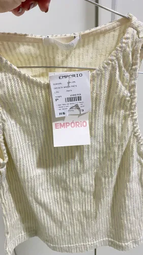 Camiseta Básica com Paetê prata TAM P - NOVA