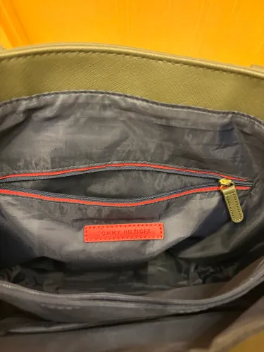 Bolsa Tommy Hilfiger tote verde militar 