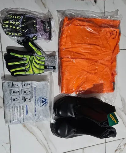 Bota, Macacão, luvas anti-impacto, cinta de proteção abdominal, faco pacote ppr 400 reai