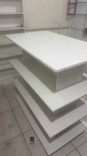 Vendo prateleira de ótima qualidade, para lojas e etc...