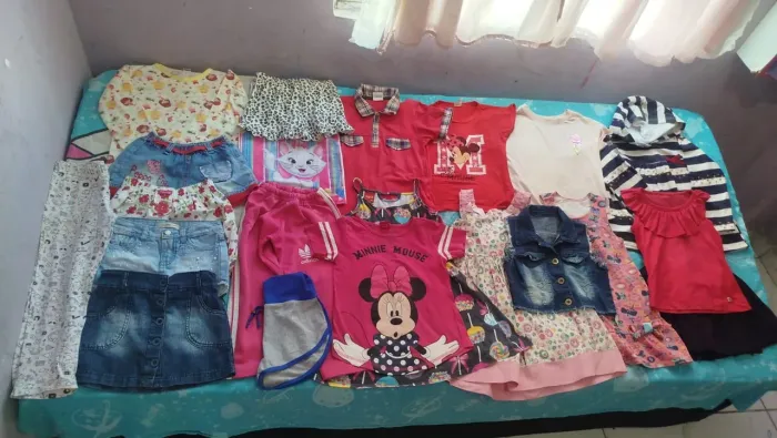 Lote de menina com 20 peças tamanho 4 anos