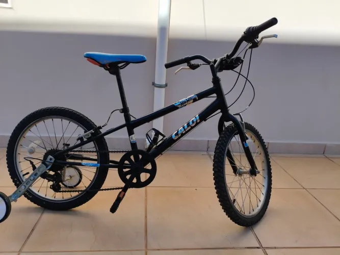 Bicicleta Caloi hot Wheels aro 20.
