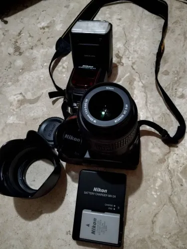 Nikon D3200 -  Lente 18-55 + Flash SB-910 + Bolsa