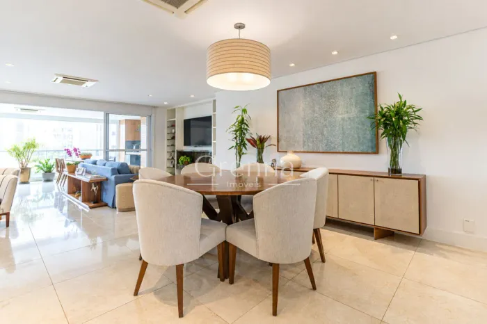 Apartamento para locação com 173m² em Moema Sp