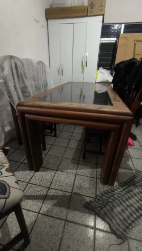 Mesa 8 lugares de madeira com vidro