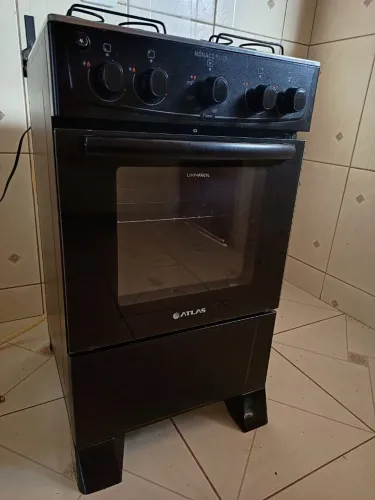 Vendo fogão a gás e Cuba de pia os dois em perfeitas condições poucas vezes usado 600 os 2
