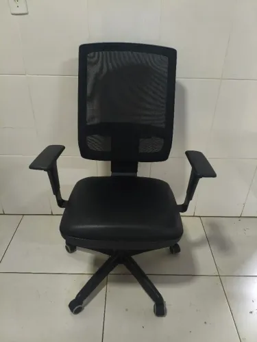 Cadeira Ergonômica brizza rn17 semi nova.