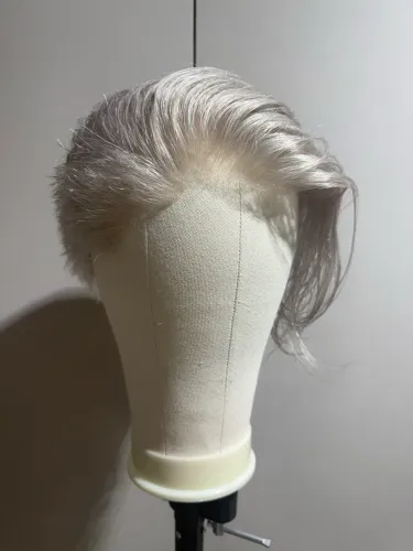 Peruca full lace humana platinada curta corte franjão 