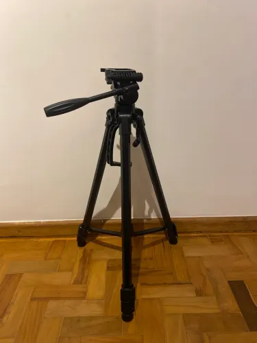 Tripé semiprofissional com cabeça hidráulica