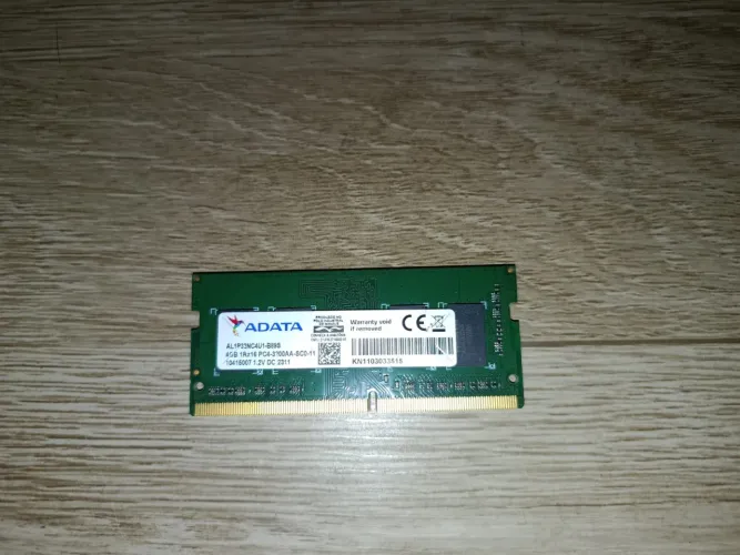 Memória RAM 4GB ADATA DDR4 3200Mhz