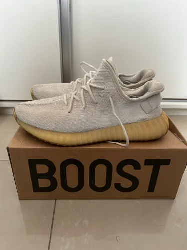 Tênis Yeezy v2 