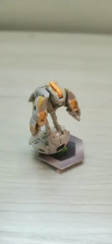 Bakugan Haos Contestir Leia o anuncio