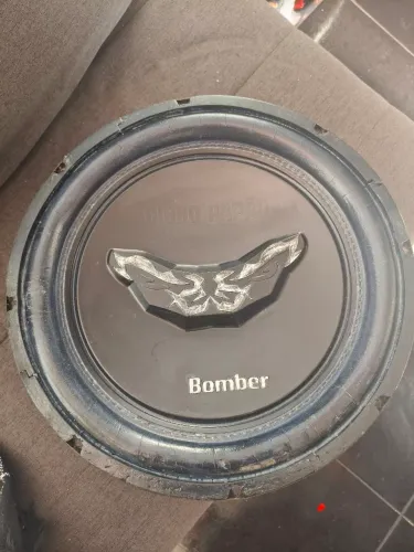 Alto falante Bomber bicho papão 15P<br>550wrms bobina 4x4
