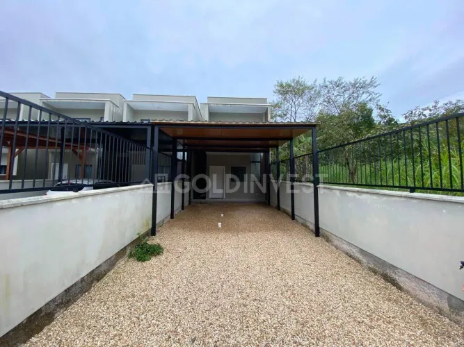 Casa com 2 quarto e amplo terreno na Guabiruba Sul!!
