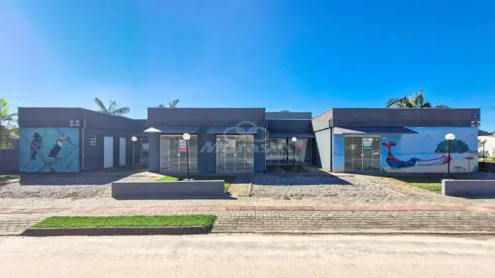 Centro Comercial em Guaratuba com 10 lojas - 175m2 construidos - bairro Mirim