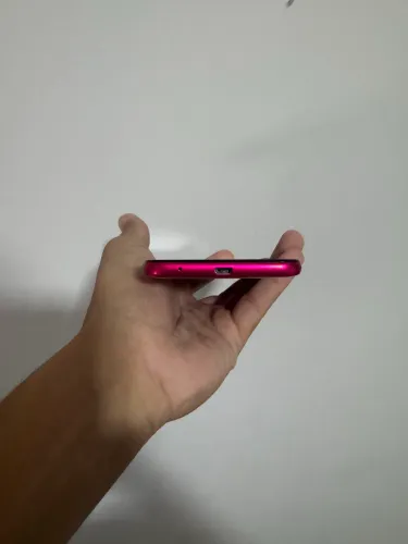 Celular moto E6I cor rosa