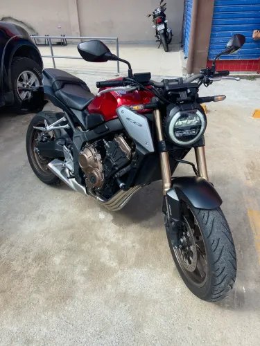 Cb 650r 2023 . Manual chave reserva .
