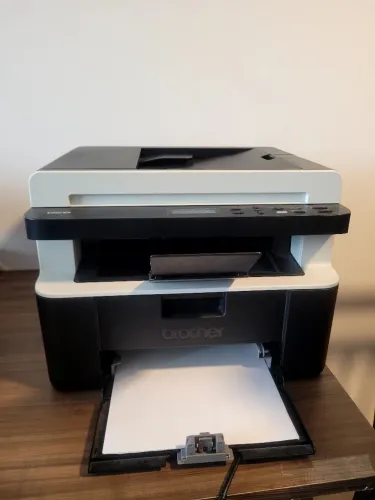 Impressora laser multifuncional Cor Preto Brother DCP-1617nw Wi-Fi
