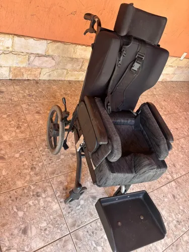 Cadeira de rodas infantil