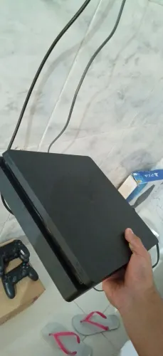 Playstation 4 slim 1tera 4 controles paralelos 2 jogos