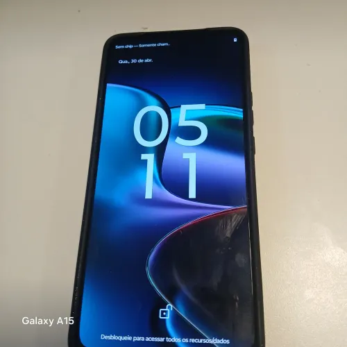 Vendo esse celular moto g30 256G 8G de ram ta com a tela trincada mais ta funcionando tudo