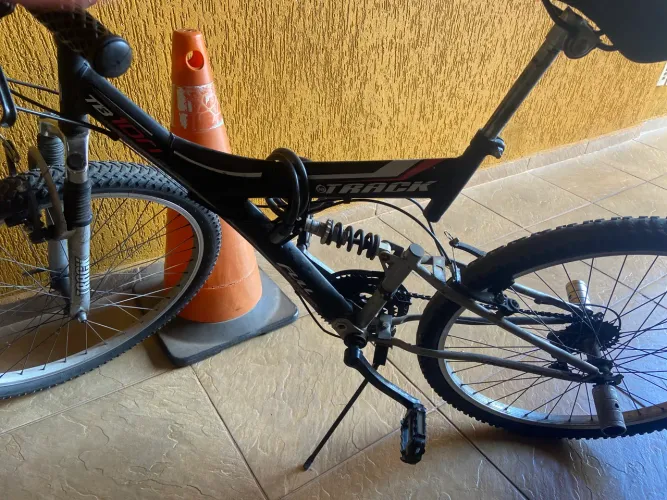 Bicicleta preta track 