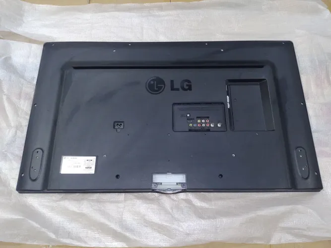 Tv LG 42polegadas, não Liga, toda inteira, sem quebrados.