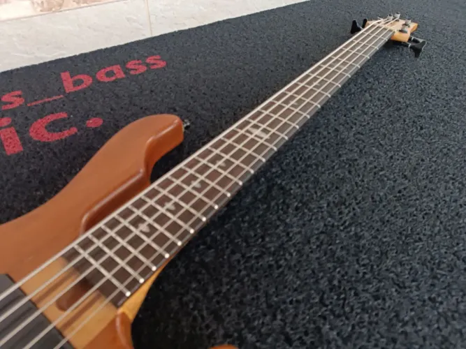 Baixo de luthier 5c ativo apenas venda !
