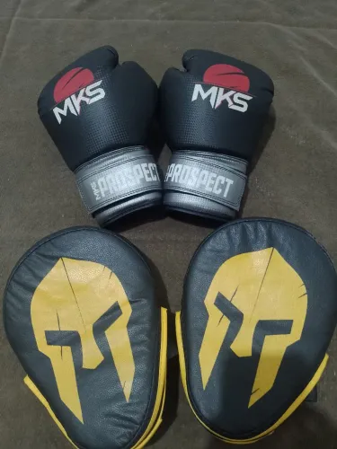 Luva de boxe + par de manoplas de treino