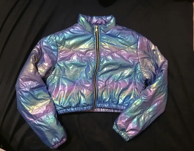 Jaqueta Puffer Holográfica multicor feminina