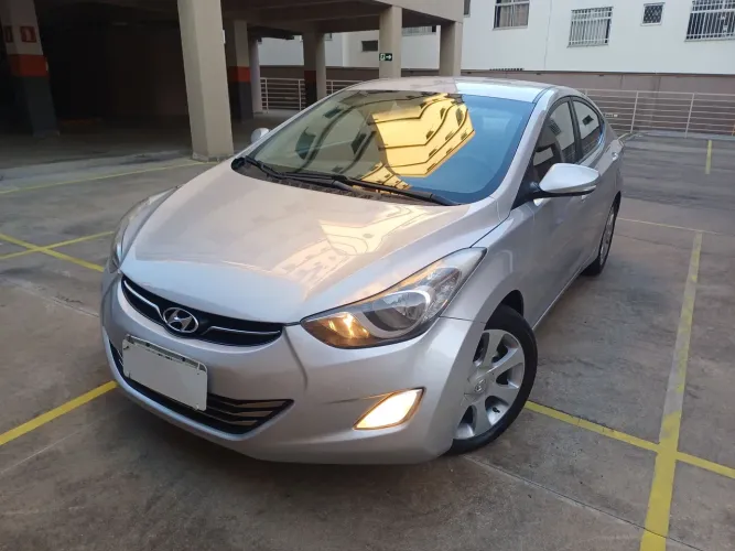 Hyundai Elantra GLS 1.8 16V Aut. 2013