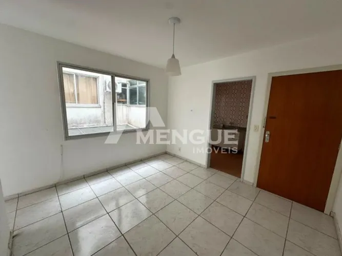 Apartamento com 2 quartos e 53m² para alugar em São Sebastião, Porto Alegre.