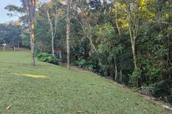 Maravilhoso Lote no Condomínio Fechado Quintas da Serra, em Caeté: Tranquilidade e Investi