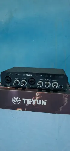 Interface de áudio Teyun Q-26 em estado de nova