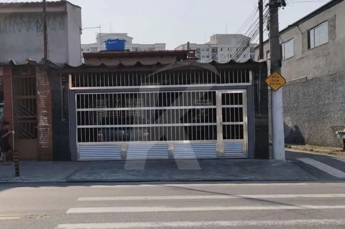 Casa Térrea à Venda na Avenida Júlio Buono!