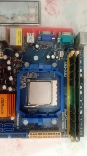 Kit Placa-Mãe ASRock N68-S UCC + Processador AMD Phenom II + 8GB DDR2