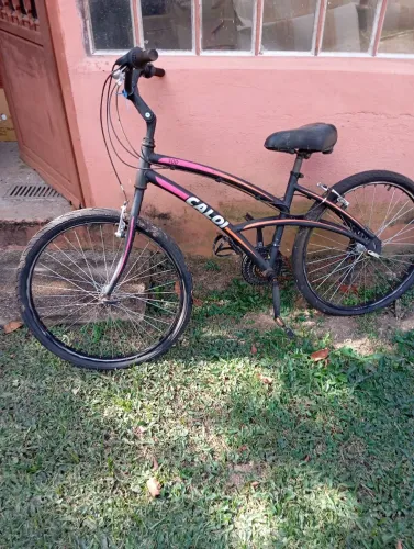 Bicicleta Caloi 100 Feminina Aro 26, 21 Marchas, Com Cesto, Preta<br>