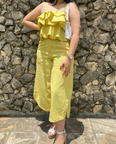 Lote de roupas femininas