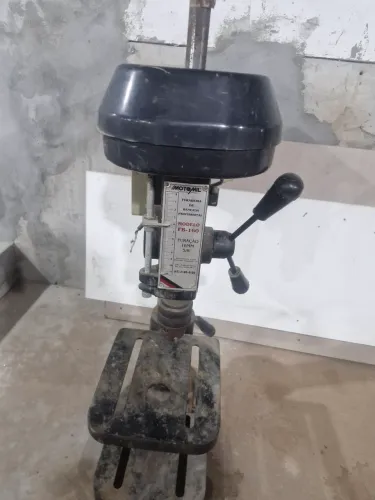 Furadeira de bancada motomil 