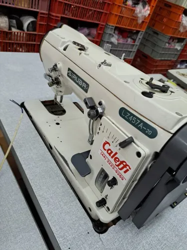 Maquina de costura zig-zag três pontinhos industrial siruba