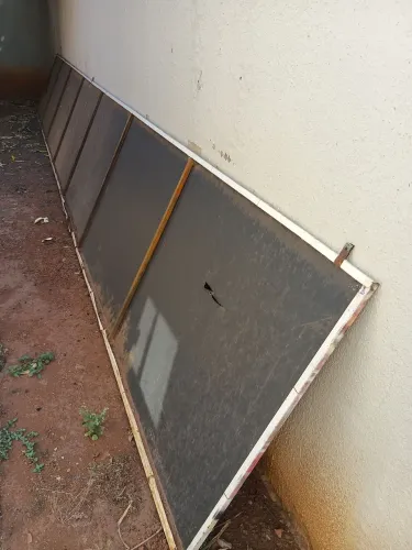 Vende-se um painel para frente de loja ou supermercado tamanho 7,5mts largura 1m.