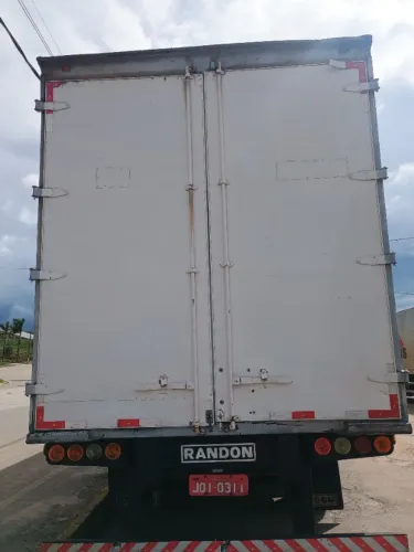 Vendo baú Randon 28 paletes ano 2004